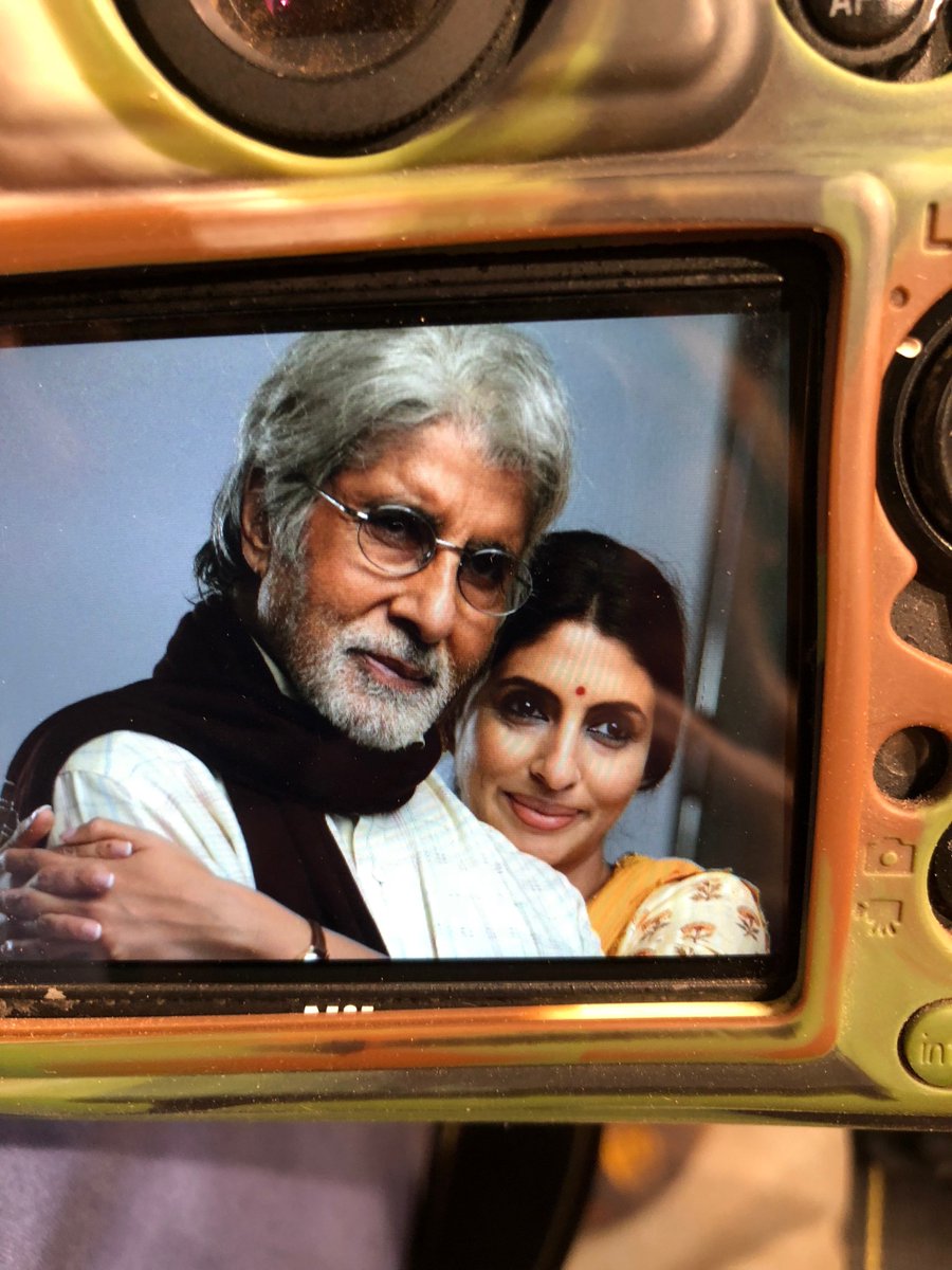 SrBachchan's tweet photo. T 2812 - Daughters be the best .. !! https://t.co/hED4fVEbqg