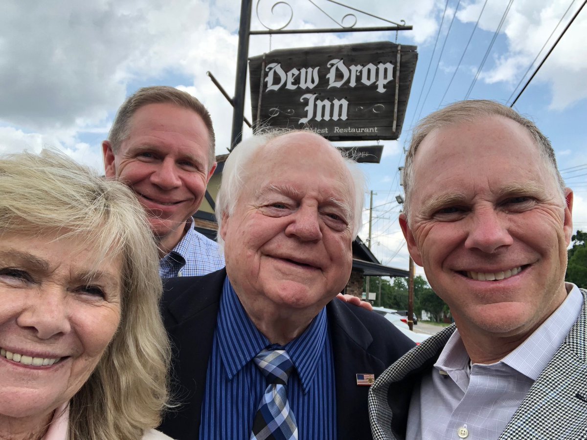 PhilSavage's tweet photo. One of those rarest of instances when as a grownup, you get a chance to have lunch with parents and younger brother! A #SavageLunch at Mobile’s Oldest Restaurant the “Dew Drop Inn”! #BigSav #MrsCarol #DrJoe https://t.co/0N693A0MuO