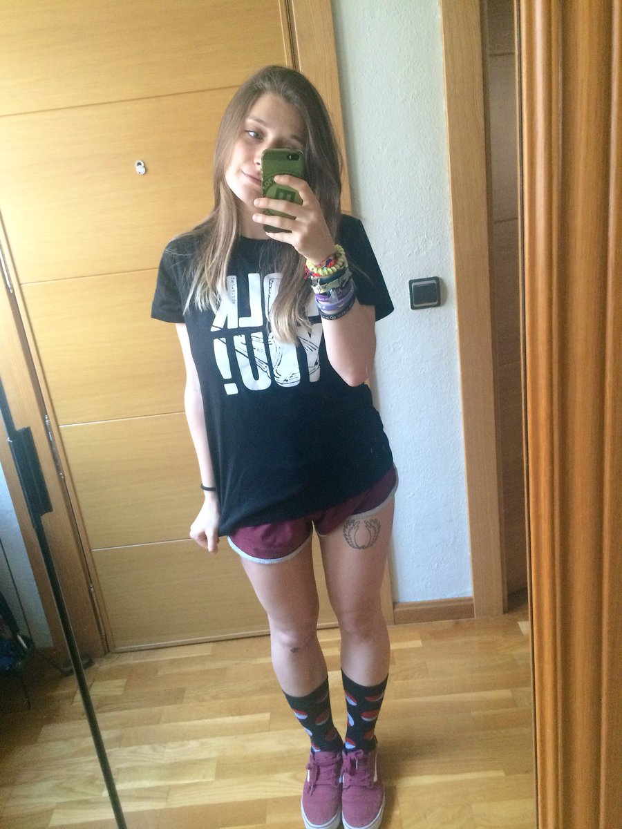 Srta.HootHoot on Twitter: "Comienza la temporada de pantalones y calcetines altos https://t.co/9YbPjYRALT" / Twitter