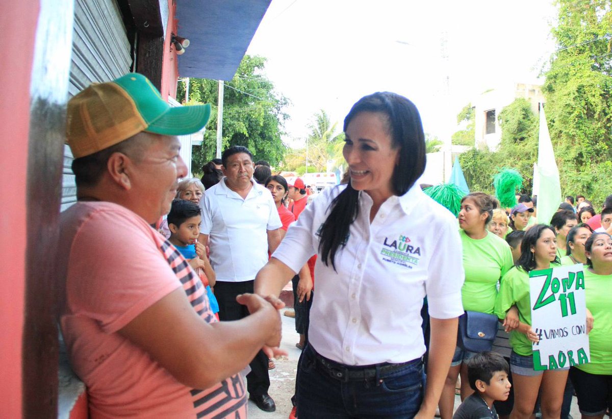 LauFdzOficial's tweet photo. Agradezco la confianza que me brindan las familias de la región 18, quienes me permitieron llevar a sus hogares las propuestas de mi proyecto. Habrá un incremento en el número de becas municipales en diversos niveles educativos. En #PuertoMorelos #LauraCumple #yVamosConTodo https://t.co/TGo8nCkQD6