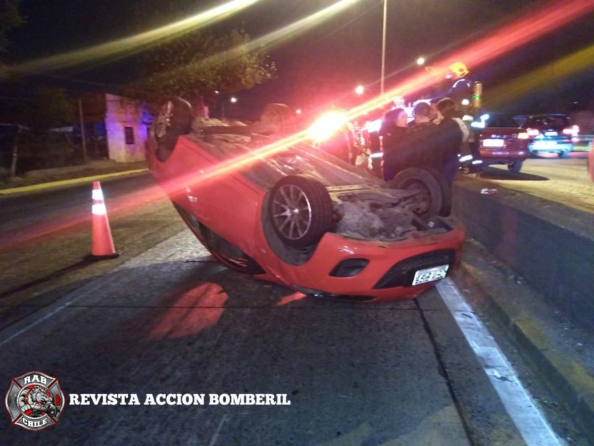 RABCHILE's tweet photo. #Imágenes del 10-4-1 (Rescate Vehicular Simple) en Isabel Riquelme esquina Presidente Jose Joaquín Prieto Vial, Comuna de #PedroAguirreCerda

#RAB29 en el lugar.

#REVISTAACCIONBOMBERIL
#BOMBEROSDECHILE https://t.co/jLXk0UVNzO