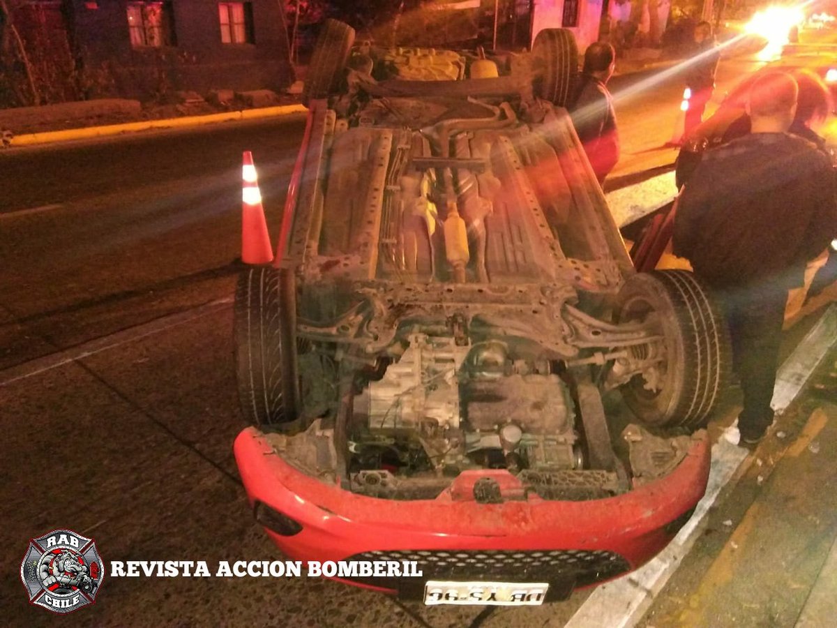 RABCHILE's tweet photo. #Imágenes del 10-4-1 (Rescate Vehicular Simple) en Isabel Riquelme esquina Presidente Jose Joaquín Prieto Vial, Comuna de #PedroAguirreCerda

#RAB29 en el lugar.

#REVISTAACCIONBOMBERIL
#BOMBEROSDECHILE https://t.co/jLXk0UVNzO