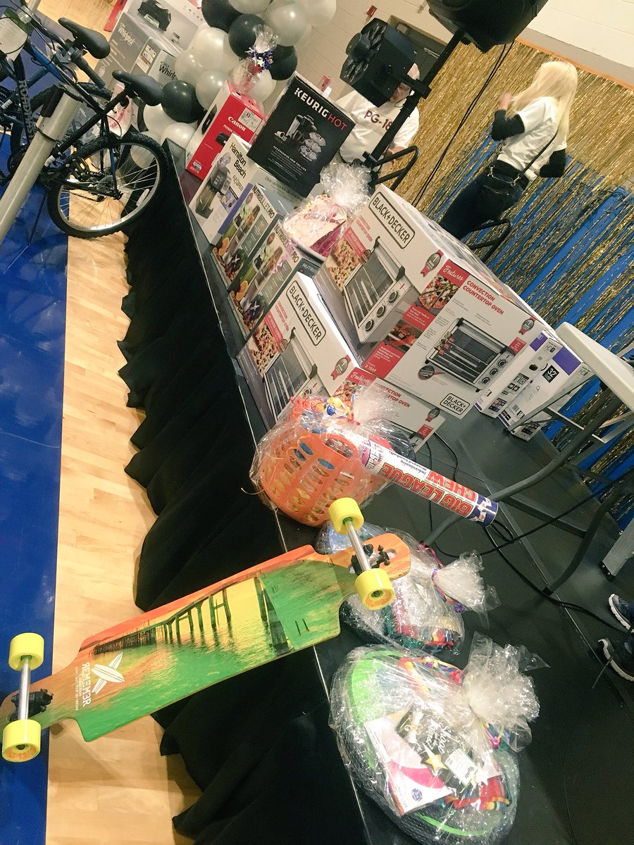 CoachAbbyElder's tweet image. Can I be a @PBCHS_Broncos grad at #ProjectGrad tonight? Prizes for days! #ClassOf2018