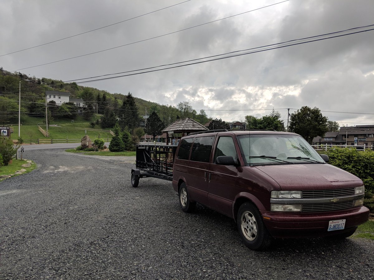 WesleyHolboy's tweet image. The mountains in North Carolina are gorgeous! Like ridiculously gorgeous!! And I got to see it all from my van, which is pretty sweet #vanlife #astrovan #roadTrip #NorthCarolina #mountains