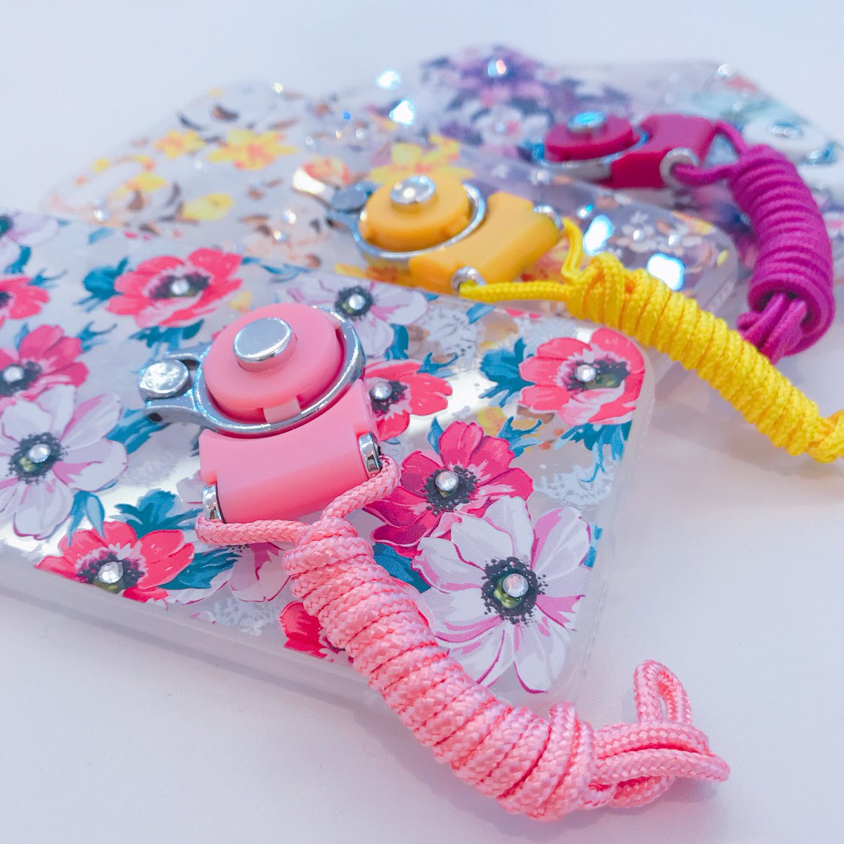 case_ya_com_ntm's tweet photo. お値下げ商品🎀
フラワープリントケース🌷
ストラップが付属しており
ボタン１つで取り外し可能✌🏻
ストラップを外すと輪っかが
リングホルダーに…💭
iPhone7/8 ¥500+ https://t.co/KyZFkwGBZZ