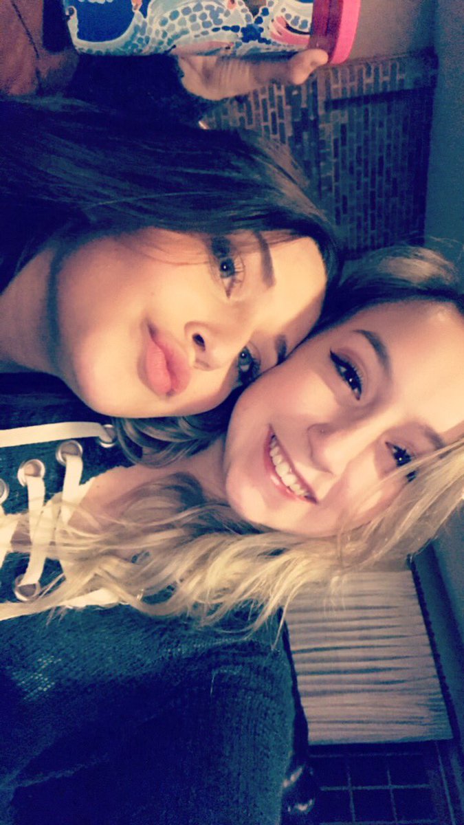alyssaapowelll's tweet photo. Happy birthday Dar!! 💕🍻 Love &amp; miss ya so much! Can’t wait to celebrate next weekend 😛🤘🏼 @DarlynOsborn https://t.co/NhVjmAzVWl