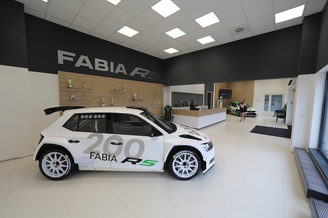 OpensTightens's tweet image. #WRC @MotorsportSkoda's @skodafabiar5 in numbers:
· 200 cars delivered
· 30 different countries
· 414 victories 
· 14 National Championships 
· 1,620 cm3 of displacement 
· 205Kw / 275 Bhp
· 32mm dia. restrictor
· 2,000Km between engine revisions...
#TestCar #1st #Last #Victory