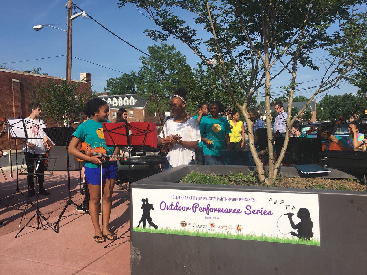 CPCUPartnership's tweet photo. The College Park Youth Orchestra is just getting started as part of the @CollegePark_MD #outdoorperformanceseries! #UMD_OCE #CPScene #CollegeParkScene https://t.co/vswk4Vexq0