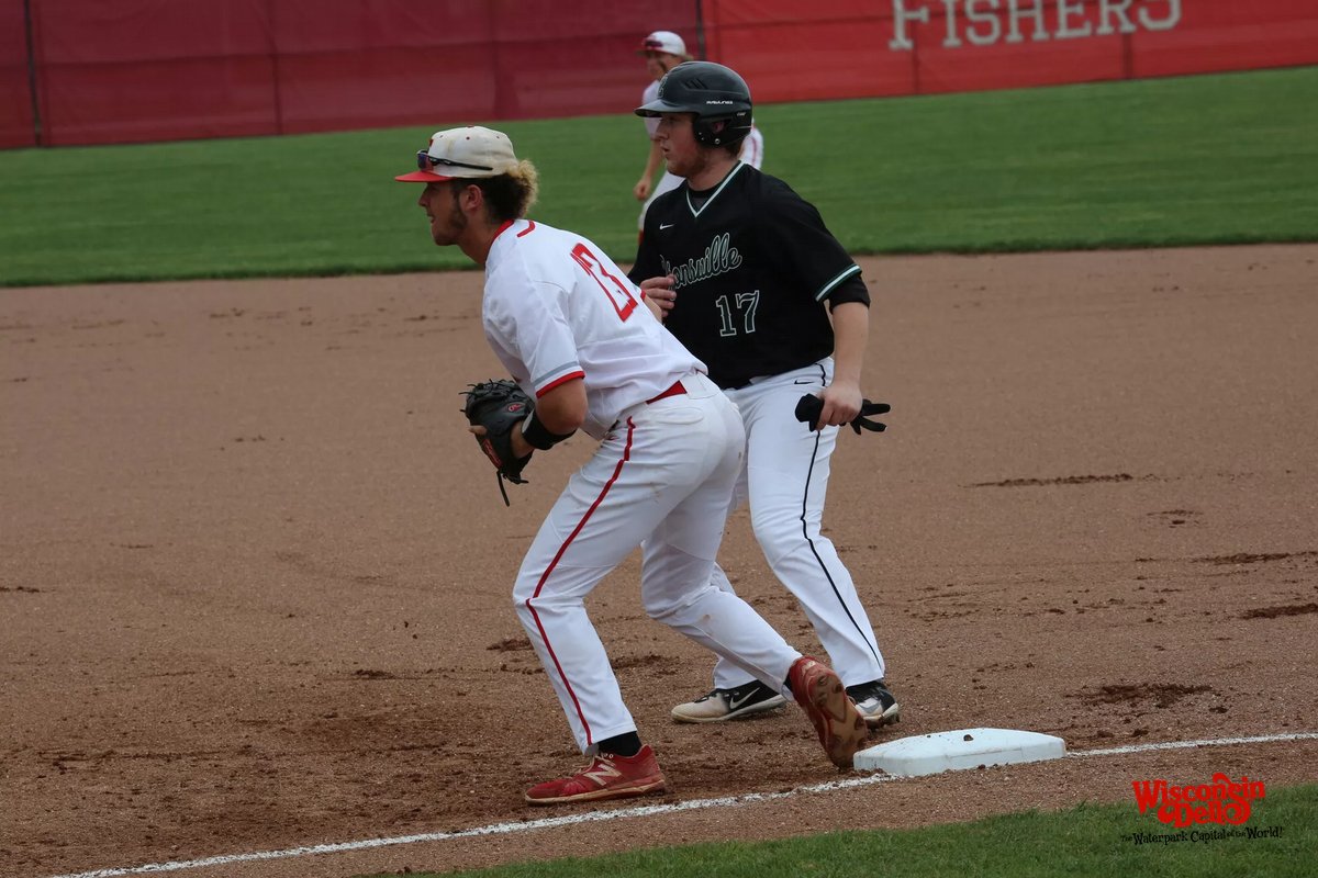 VictoryViewsIN's tweet photo. Lots of action in the Fishers vs Zionsville varsity baseball game! FREE photo downloads thanks to @Wisdells >> https://t.co/L1sZU6CdjB https://t.co/auV2ycF8z2
