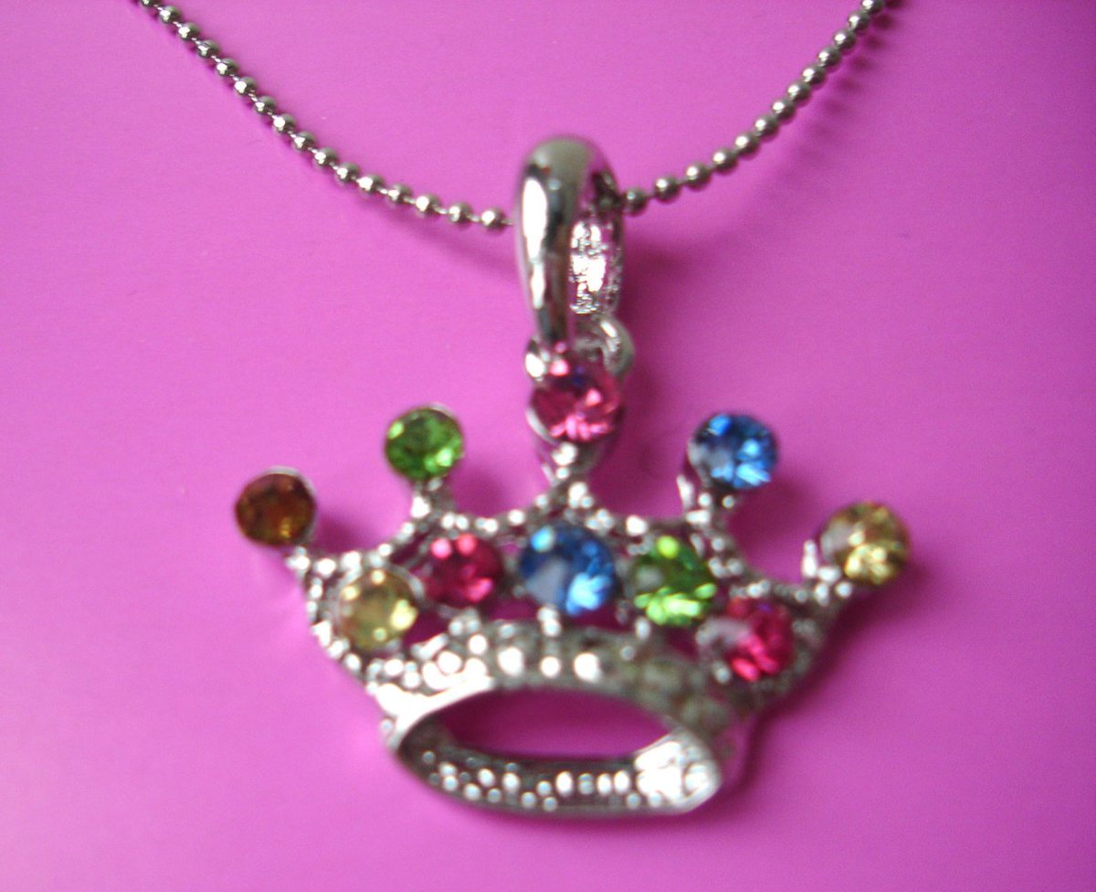 TuranLoch's tweet photo. crown colourful rhinestones pendant necklace vintage https://t.co/3RAL4FO4g9 #bestofEtsy #gifts https://t.co/ZXK2QuNKMV