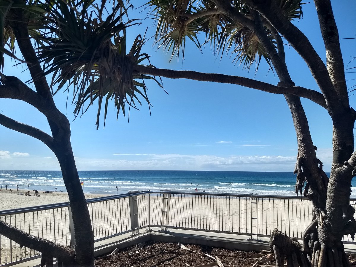 TheKirstenDavis's tweet photo. RSAP Australia at the Gold Coast, visiting Surfers' Paradise and the Hinze Dam. @vtrsap #RSAP18 #AussieRulesRSAP #HokiesAbroad https://t.co/uLfREzMk9O