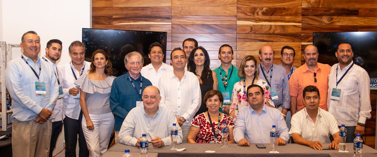CCIJalisco's tweet photo. El Presidente de @Mitofsky_group, @RoyCampos se reunió en privado con el Coordinador del @CCIJalisco, @DannyCurod, con miembros del Consejo, empresarios y líderes de opinión durante la 4ª Convención de Industriales.
#FuturoEmpresarial #FuturoIndustrialJal #CCIJVision #CCIJ https://t.co/jPHf2BXJ7d