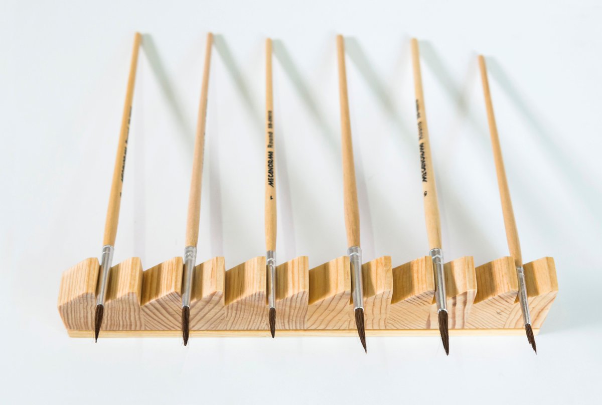 pararrayos_td's tweet image. PARARRAYOS TALLER DE DISEÑO 

SOPORTE PARA PINCELES
12 X 2 X 1 CM
MADERA DE PINO
ACABADO EN BARNIZ TRANSPARENTE