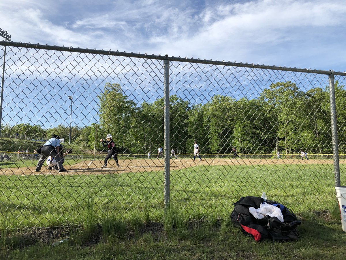 MsMurphy132's tweet photo. Beautiful day for another @EOSmithSoftball win! @EOSmithHS https://t.co/9oVSxuYwhF