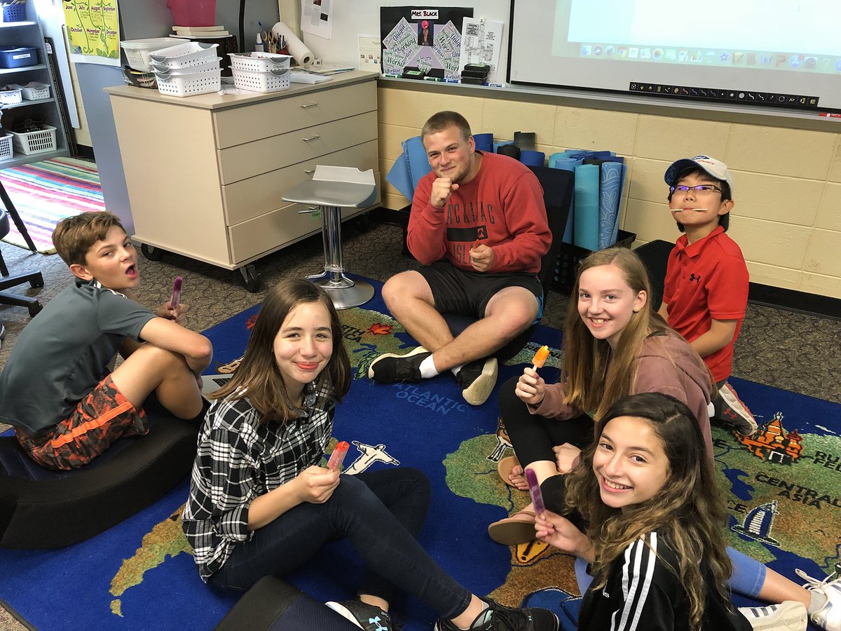 ms_hansenDHS's tweet photo. Any day where DHS students get to eat ice pops, color, and have recess... is just about the best day ever!
We had so much fun teaching our 6th grade buddies about Buddhist mandalas today! Thanks for hosting @ooonce @DutcherDenise @WebbyJC @MrsKorffsClass #IBWorldReligions https://t.co/Wu0OPkxoop