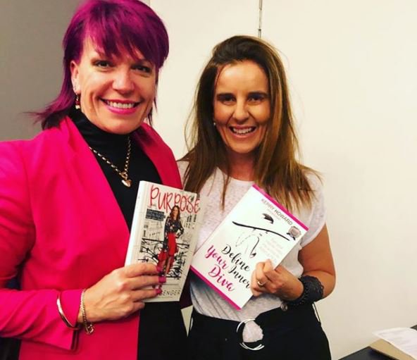 Having fun swapping books with #lisamessenger #mspinkherself #womenempowerment #womwnsupportingwomen #thecollectivehub #thecollectivehubmagazine #womeninbiz #womeninspiringwomen @lisamessenger @thecollectivehub