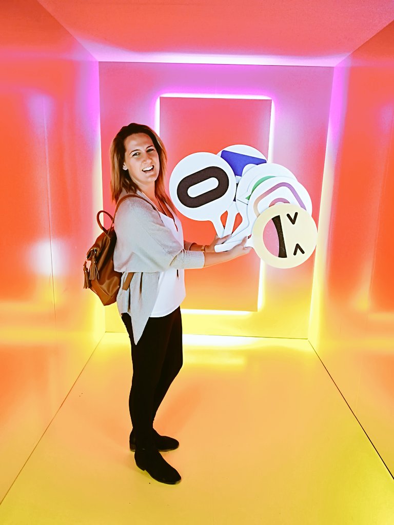 PerezgArancha's tweet photo. Increíble experiencia en la sede de #Facebook en #HackerWay #MenloPark gracias @JavierSirvent por conectarme con @BrunoCendon! Gran experiencia para una loca apasionada de la innovación, tecnología y disrupción como yo... Increíble verlo y vivirlo por un ratito 🤩 #SiliconValley https://t.co/HvkU3CkKcw