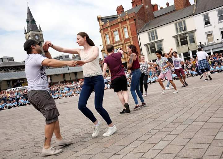 CraigStephens8's tweet image. So years ago I used to dance in school....years later I'm back to performing and  dancing in front of crowds with my salsa friends n family. Also hard to believe what i used to look like. #dancing #salsa