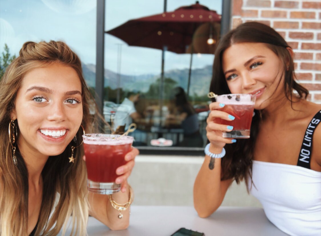 TyceeWalker's tweet photo. Cheers to you babe ✨❣️ #21 https://t.co/NXpxntHyzV
