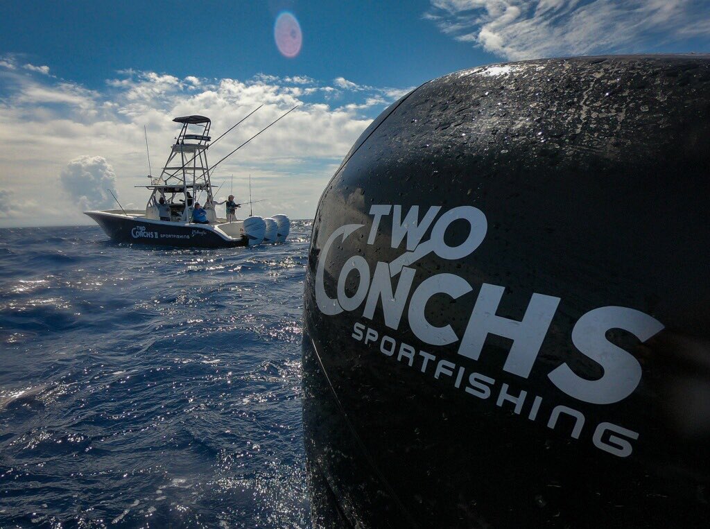 Twoconchs's tweet photo. New triple 350 @MercuryMarine on the 39’ @YellowfinUSA #twoconchs #twoconchs2 #yellowfinyachts #mercurymarine https://t.co/hsy2zc6KCW