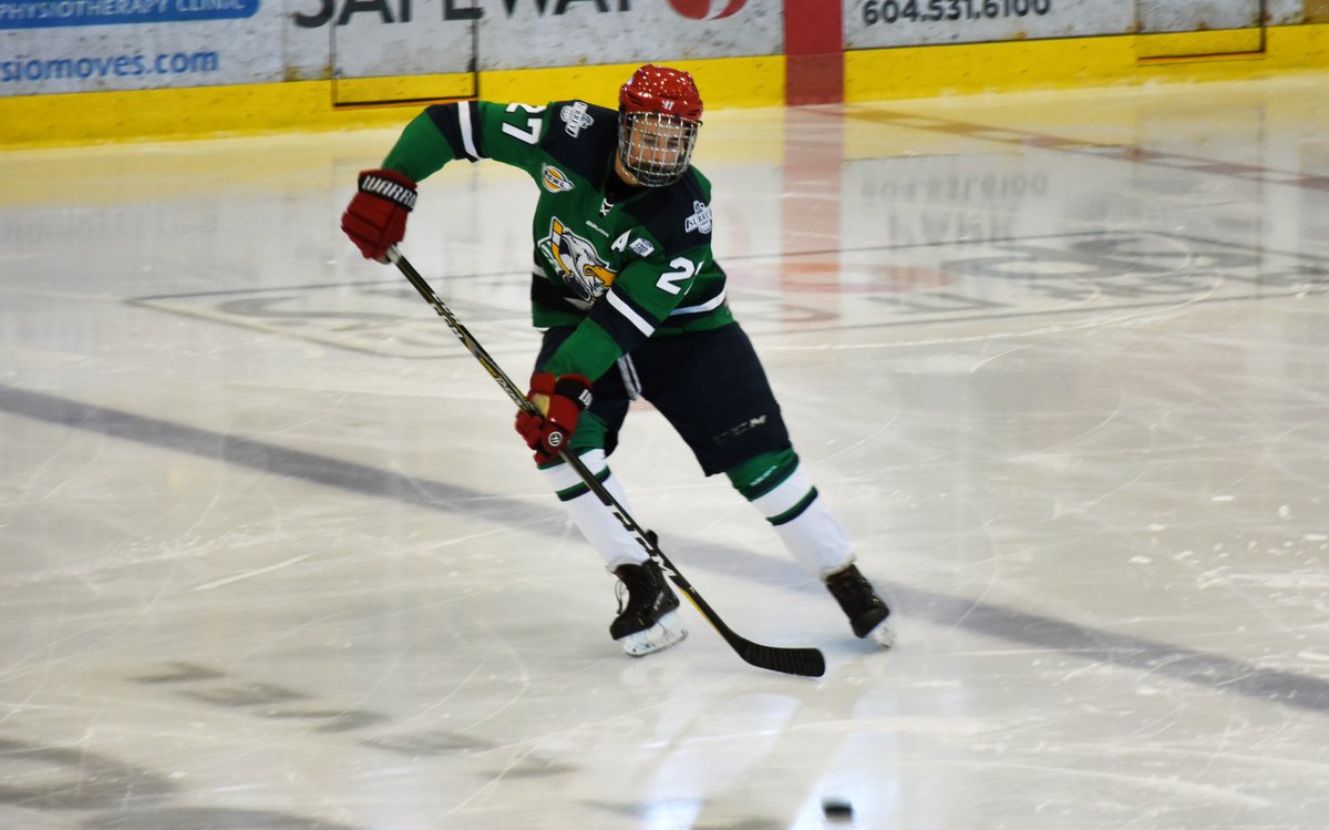 SurreyEagles's tweet photo. The #SpringCamp2018 all star game is under way at South Surrey Arena! Team Gomez (white) has jumped out to an early 3-0 lead after one period over Team Heinen (green). https://t.co/f3vZbA9Q7z