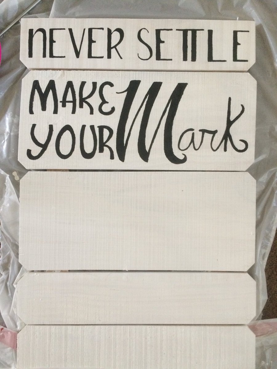 Lunnin_'s tweet image. No stencils, just my hand trying to not screw up. Halfway finished with this wall...thing. 😅#fadeinfadeout #nothingmore