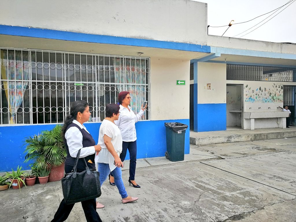 #InicioSemana | Verificación del cumplimiento de la normativa minera en #Zaruma; y, preparativos con actores locales del #DiálogoMinero que impulsa el compañero Pdte. <a href="/Lenin/">Lenín Moreno</a> Moreno.

Además, visitamos la escuela Dr. Benjamín Carrión de #Machala para mejorar el servicio educativo.