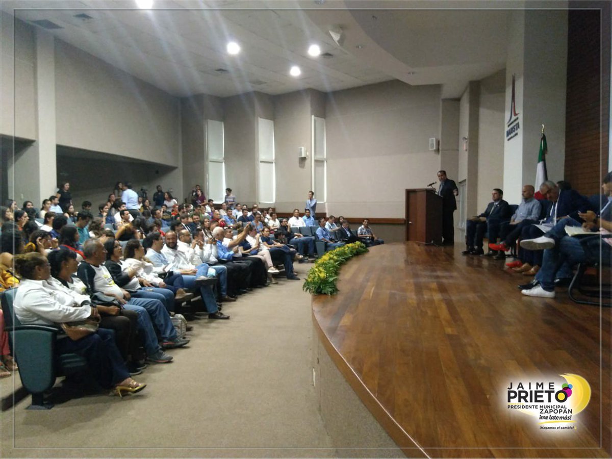 Estoy en este momento en la <a href="/umaristagdl/">Universidad Marista de Guadalajara UMG</a>  donde se lleva a cabo el #debate de los candidatos a la Alcaldía de Zapopan. 
Vamos juntos por la presidencia de #Zapopan! Por un gobierno con sentido humano. !Hagamos el cambio¡ #JaimePrietoMeLateMas #MeLateMas