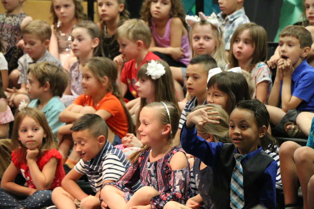 AmphiSchools's tweet photo. Graduation week is underway at Amphi! Today, @MesaVerdeElem kinders celebrated their promotion into 1st grade! #MesaVerdePride

Complete schedule of district graduations/promotions: https://t.co/YFsnBTAdAo 

#AmphiGradWeek #DiscoverAmphi #PrideofAmphi https://t.co/PvZJyuXH9h