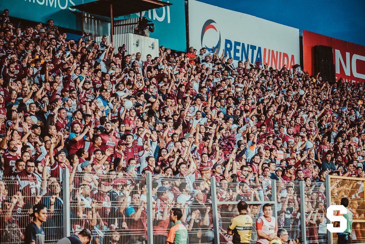 alvaradofoto's tweet photo. Más de 5 horas sin parar, la afición del #Saprissa fue el jugador #11 y #12 @SaprissaOficial 🇨🇷⚽️

Foto: Luis Alvarado 
@alvaradofoto 📸
Agencia: @PMEimages https://t.co/1EkddqupJ0