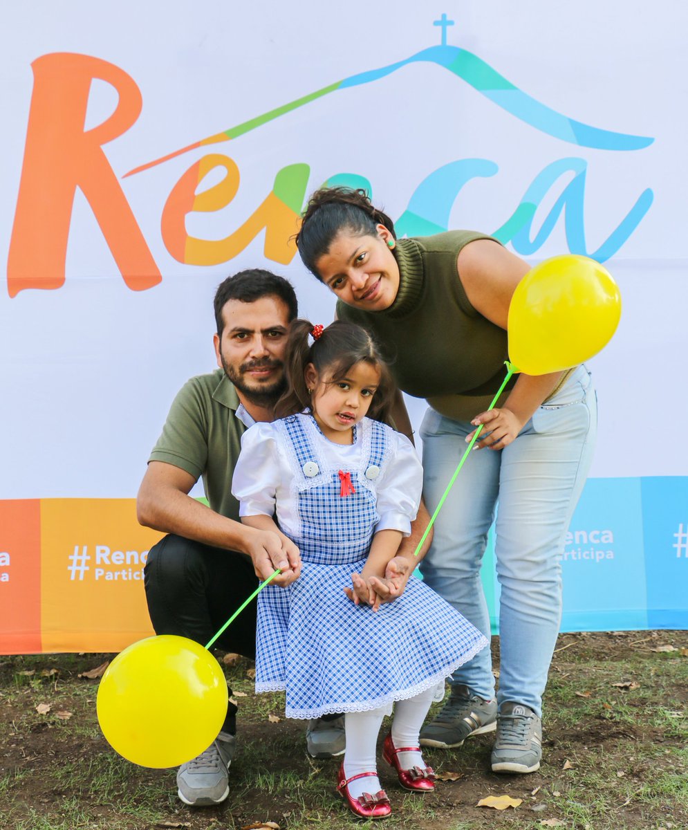 Muni_Renca's tweet photo. En #YoEnRenca busca tu foto 📸, comparte 🔁 y etiqueta a tus amigos 🙋‍♀️🙋‍♂️ que participaron en el #DesfileComunal por el aniversario de #Renca124años, que convocó a más de 4.000 personas. Revisa las fotos aquí 👉 https://t.co/w7xNxBWMPp https://t.co/cwJZ18NTRy