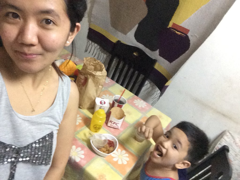 AinaJamolin's tweet photo. Happy kid! ❤️🍟 https://t.co/63g2RKOi0R