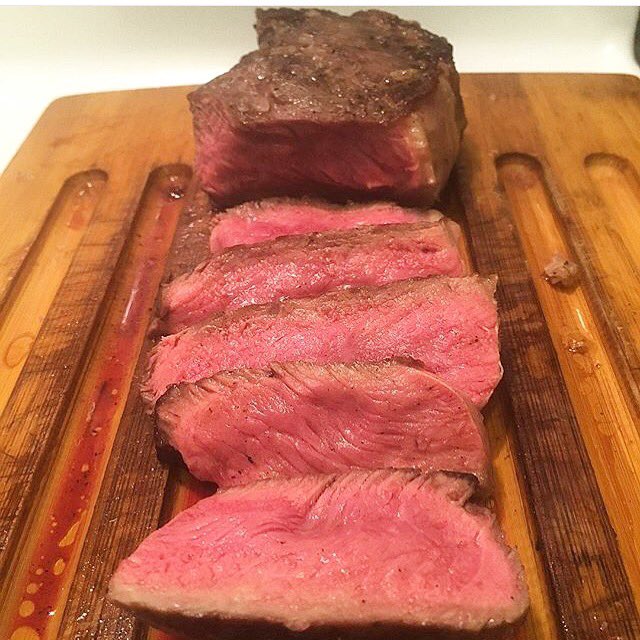 KitchenSprout's tweet photo. #LongWeekend #VictoriaDayDinner #SpringtimeMeals #Toronto Bespoke .@dilisos located in @StLawrenceMkt
#NoHormones #NoAntibiotics #NoPreservatives #ShopLocal #LocallyRaised #GrassFedBeef #HomeChef #Paleo #PanSearedStriploin #SteakNSpinachAvocadoSalad #CheersFromToronto🍷❤️🍷 https://t.co/jXgmmdDSbx