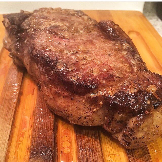 KitchenSprout's tweet photo. #LongWeekend #VictoriaDayDinner #SpringtimeMeals #Toronto Bespoke .@dilisos located in @StLawrenceMkt
#NoHormones #NoAntibiotics #NoPreservatives #ShopLocal #LocallyRaised #GrassFedBeef #HomeChef #Paleo #PanSearedStriploin #SteakNSpinachAvocadoSalad #CheersFromToronto🍷❤️🍷 https://t.co/jXgmmdDSbx