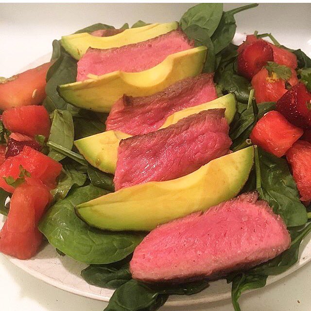 KitchenSprout's tweet photo. #LongWeekend #VictoriaDayDinner #SpringtimeMeals #Toronto Bespoke .@dilisos located in @StLawrenceMkt
#NoHormones #NoAntibiotics #NoPreservatives #ShopLocal #LocallyRaised #GrassFedBeef #HomeChef #Paleo #PanSearedStriploin #SteakNSpinachAvocadoSalad #CheersFromToronto🍷❤️🍷 https://t.co/jXgmmdDSbx