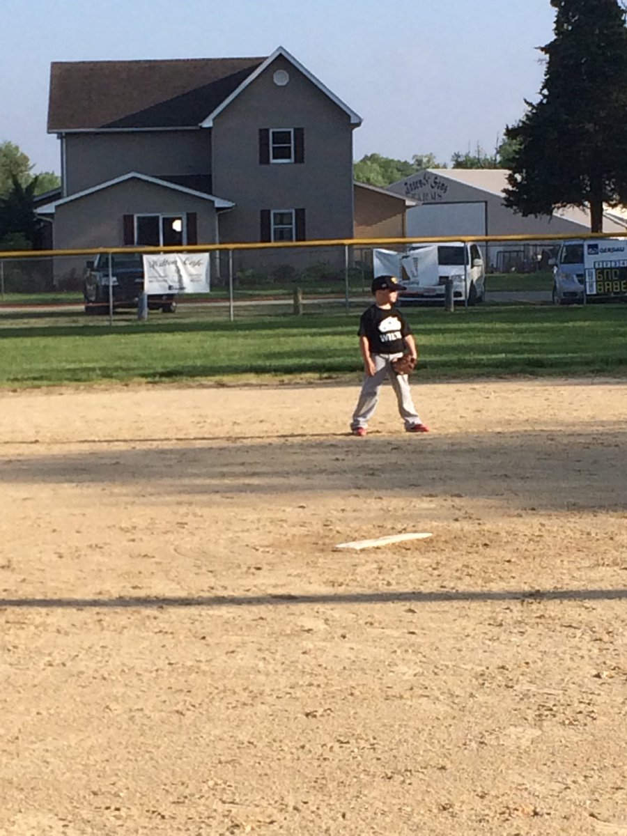 RLOien's tweet photo. ALWAYS hustle and be the first one in the field!  Even in coach pitch. https://t.co/qipYIoNyxN