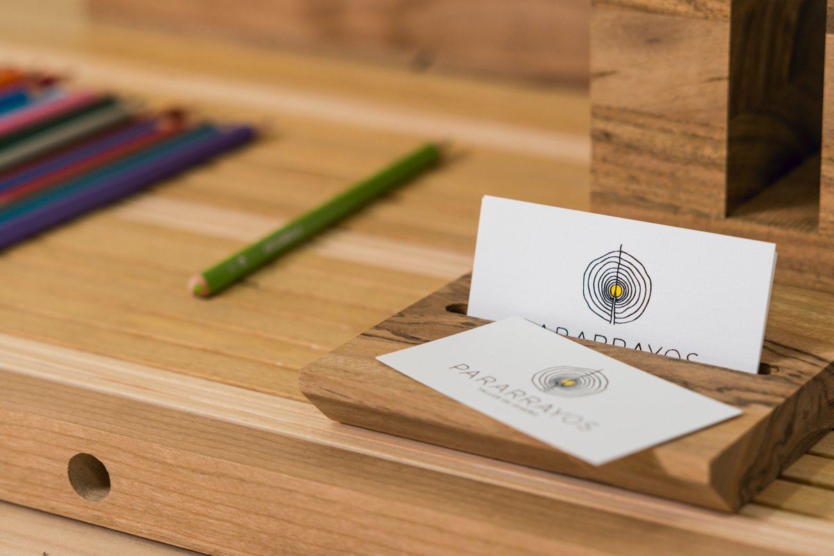 pararrayos_td's tweet image. PARARRAYOS TALLER DE DISEÑO 

TARJETERO
10 X 10 X 2 CM
MADERA DE BOCOTE
ACABADO EN BARNIZ TRANSPARENTE