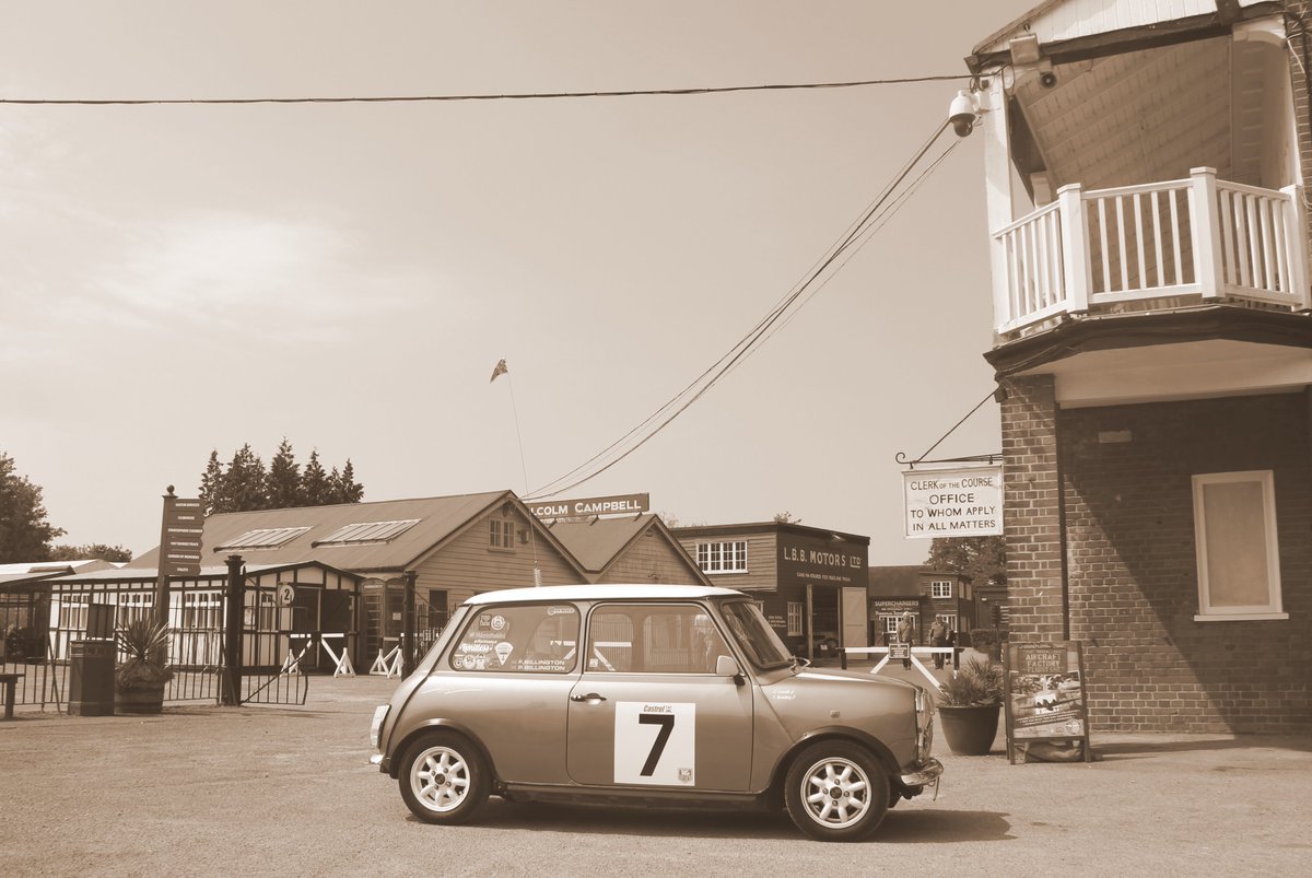 MariotheMini's tweet image. on the way back from the fabulous London2Brighton weekend, we popped into @BrooklandsMuseu what a historic place &amp;amp; the banked track was amazing. We even got to park our minis in the paddock outside the clubhouse. The Shell garage was wonderful. @heroyoshimoto @CrustyRustyMini