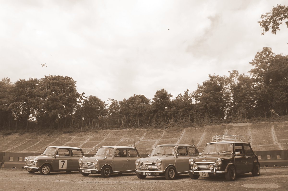 MariotheMini's tweet image. on the way back from the fabulous London2Brighton weekend, we popped into @BrooklandsMuseu what a historic place &amp;amp; the banked track was amazing. We even got to park our minis in the paddock outside the clubhouse. The Shell garage was wonderful. @heroyoshimoto @CrustyRustyMini