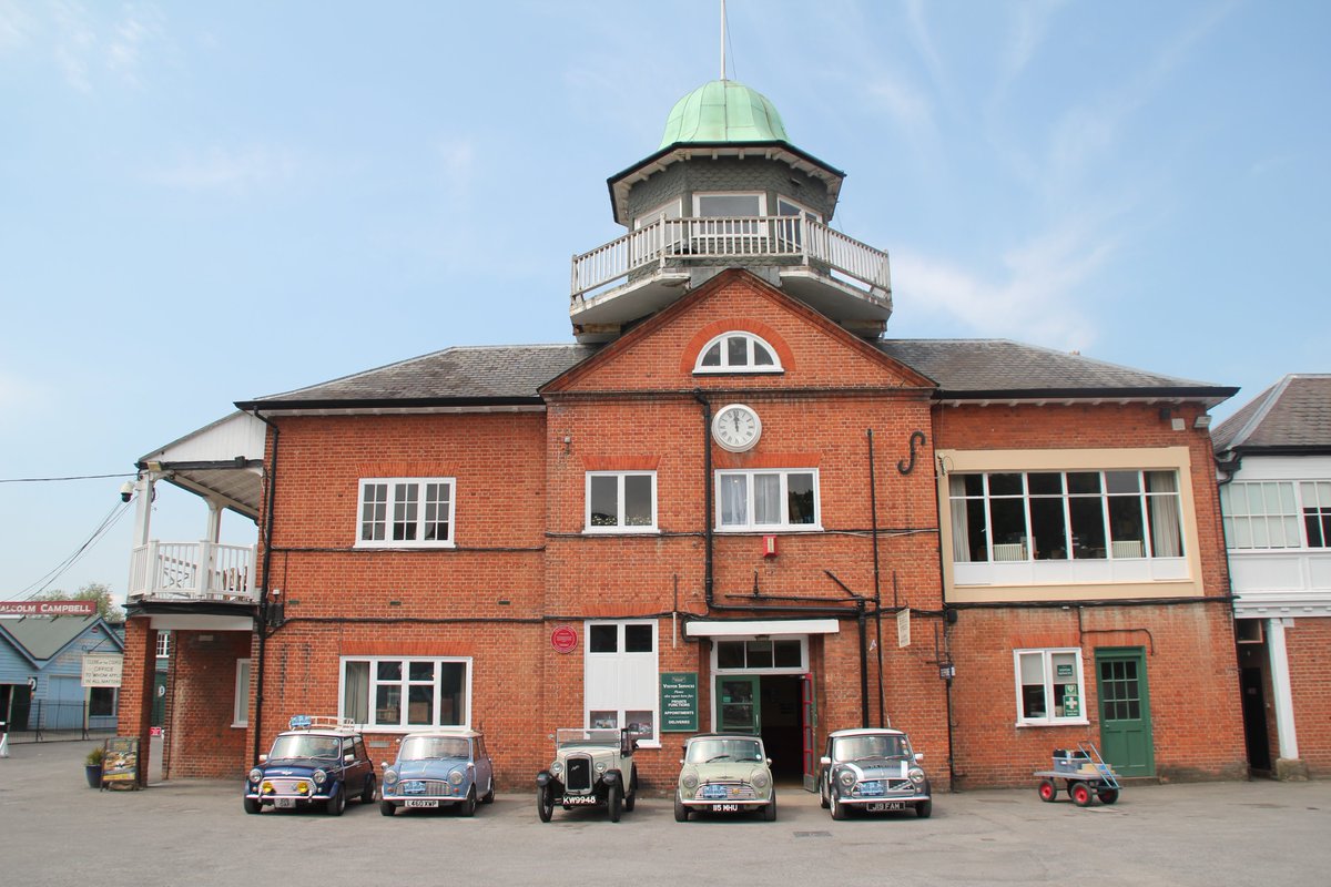 MariotheMini's tweet image. on the way back from the fabulous London2Brighton weekend, we popped into @BrooklandsMuseu what a historic place &amp;amp; the banked track was amazing. We even got to park our minis in the paddock outside the clubhouse. The Shell garage was wonderful. @heroyoshimoto @CrustyRustyMini