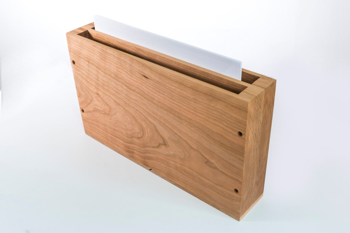 pararrayos_td's tweet image. PARARRAYOS TALLER DE DISEÑO 

PAPELERA
35 X 21 X 7 CM
MADERA DE CEREZO
ACABADO EN BARNIZ TRANSPARENTE