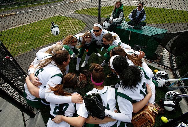 jsina08's tweet photo. Today I played my last game as a Mustang and I can’t believe how fast these four years went. I am so thankful to have shared the field with these ladies and grow with them and to see the program to grow into the program it is today. Forever blessed. Forever a Mustang. 🐎⚾️💚 https://t.co/4loU0wbiOQ