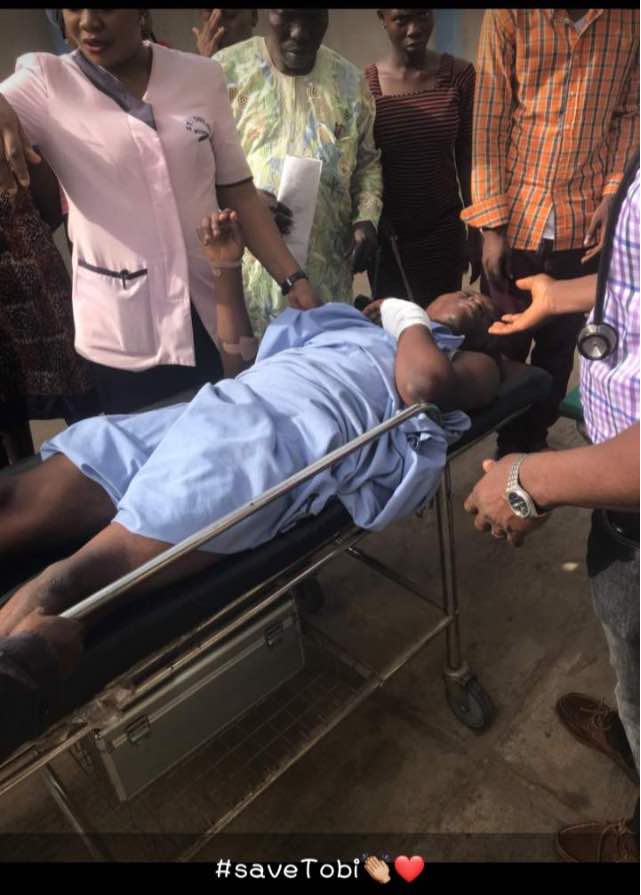 tall_mufasa's tweet photo. Twitter community. This is Tobiloba, a 500l student of oou college of engineering, he was involved in a fatal accident on Sunday evening. He needs to undergo surgery becos he is bleeding internally pls he needs our help both financially n prayerfully.
#savetobi https://t.co/I5Ny6Slx0C