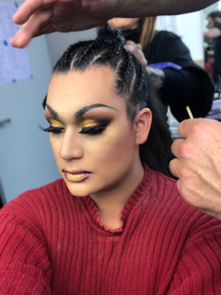 AdaVox's tweet image. Getting together for the @americanidol finale!!!!! This is going to be HUGE, y’all! Who will be watching for my performance tonight??
#AmericanIdol #AmericanIdolFinale #adavox  #voxies #TeamMaddie