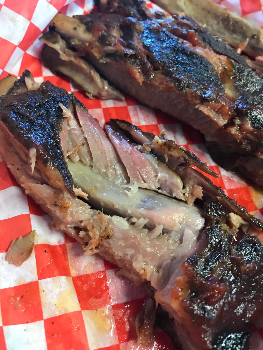 eatinglasvegas's tweet photo. Las Vegas is where barbecue goes to die. These had been boiled off the bone in Boulder City. #anotherdisappointment https://t.co/wrOWavq2iC