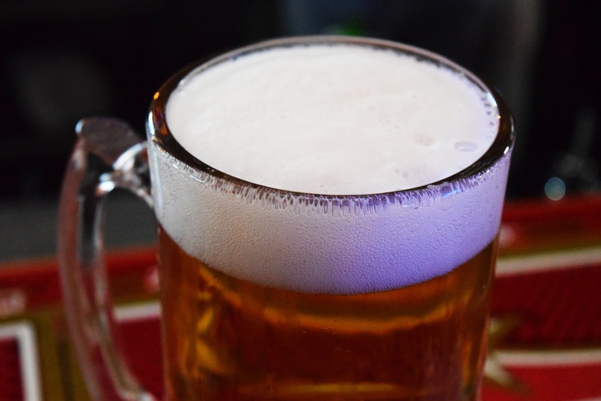 whiskeytreesa's tweet photo. Kickin' off Monday with a cold one &amp; 1/2 off burgers 'til 10 pm! #monday #whiskeytree #beer #satx https://t.co/D8fci7Q02Q
