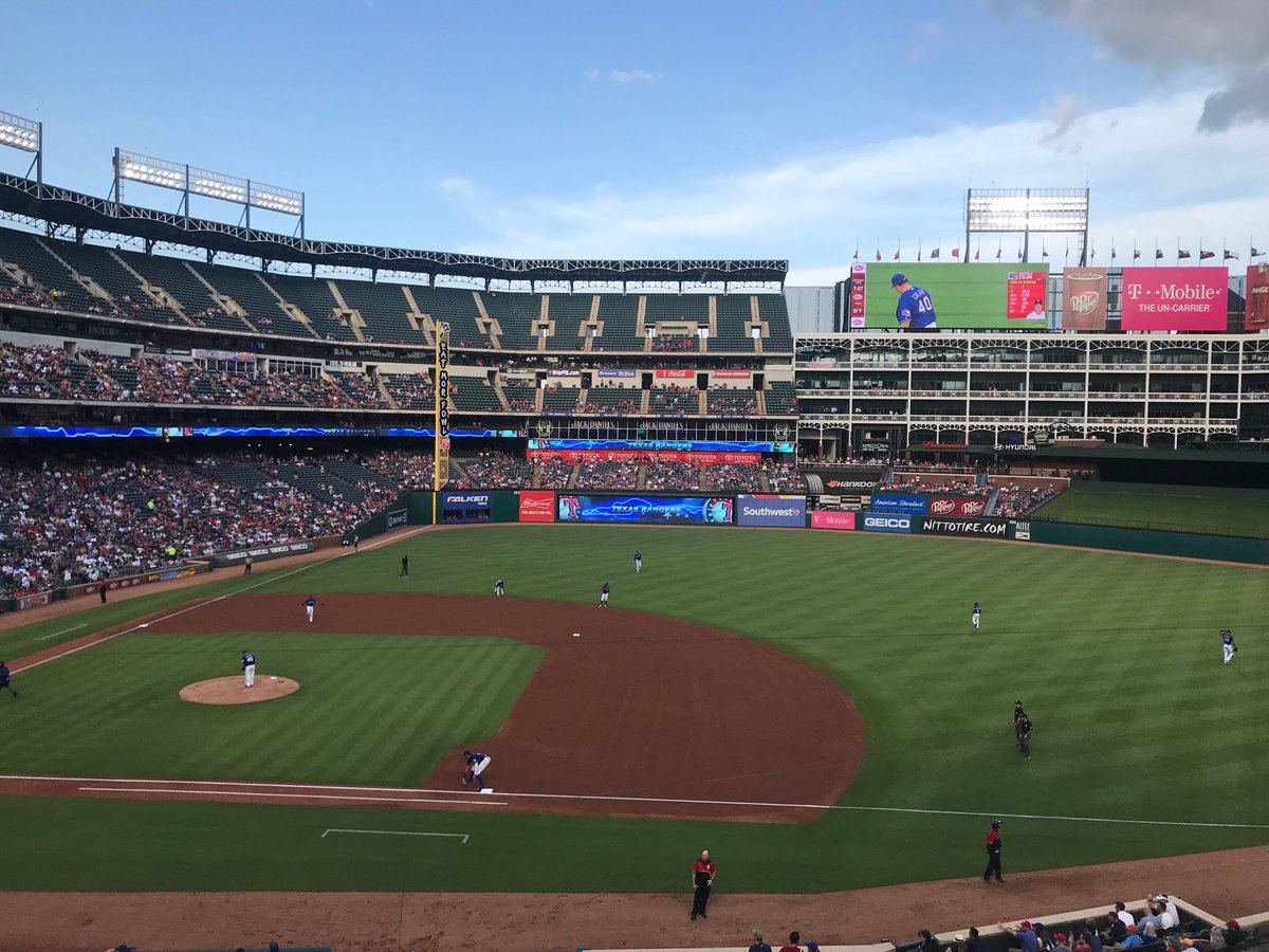 tomkleintk's tweet photo. Welcome to Texas...NY YANKEES!!!  Bring it Bombers!! https://t.co/6vkh0aJXgl