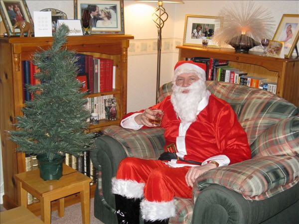 RayPehst01's tweet photo. Hoe Hoe Hoe, Merry Cockmas haha! This was me back in the day which was taken 3 weeks before my @royalcourt trial, due to the amount of nervous kids on my lap. I had more laps than Mo Farah Ha! My boots are black but not darker then @tmglifeguard ballsack. Lovely bulges-RP01 x x x https://t.co/Yg6ikWkiLM