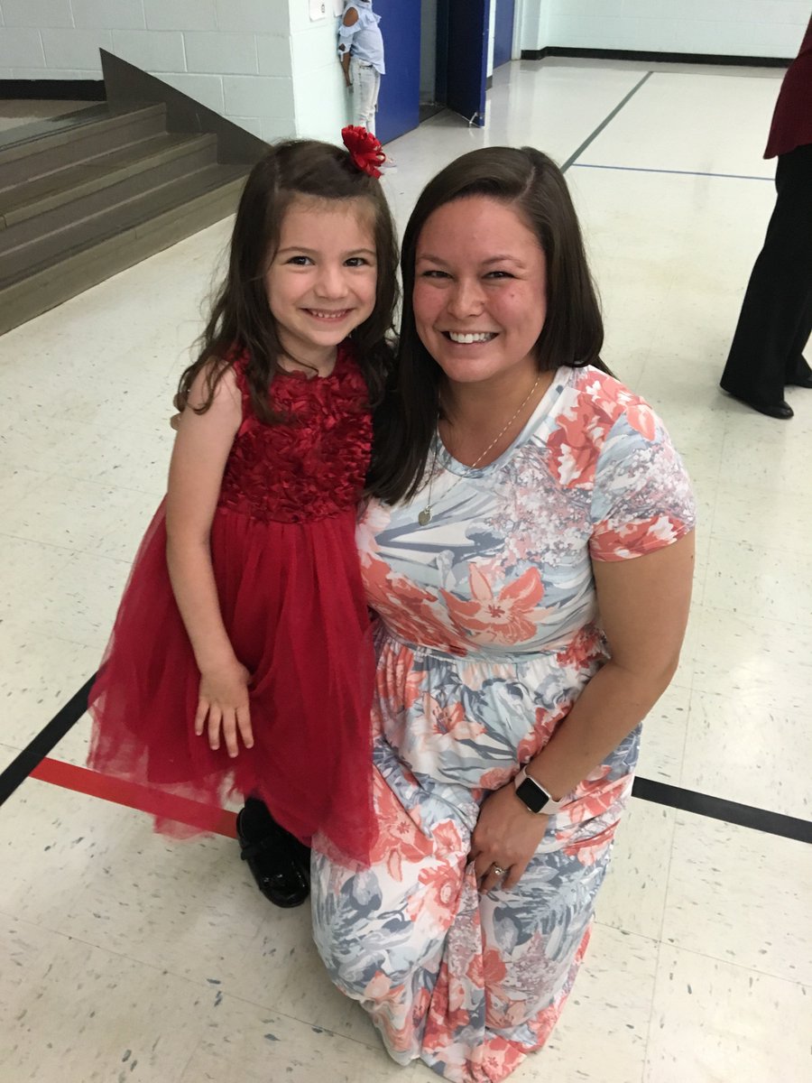 ESKindergarten's tweet photo. The kids were amazing during their Kindergarten Celebration today! Thanks to all who made this possible. #ProudTeacher #elsierra58 #dg58learns https://t.co/lpMYG331V7