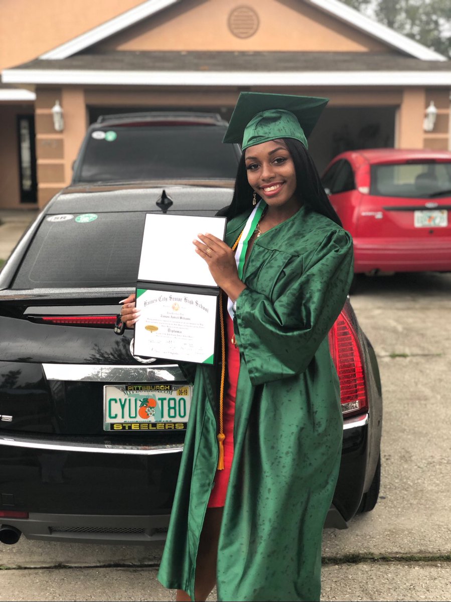 mani_antrell's tweet photo. No thunderstorm could stop me from smiling😁 #GradSzn 👩🏽‍🎓 https://t.co/F4izhLzyu1